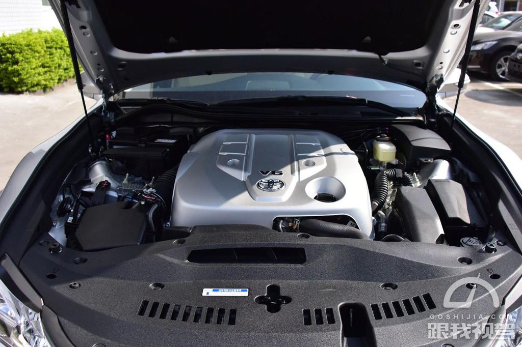 情怀老车港风丰田皇冠,情怀丰田皇冠