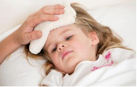 小孩突然发烧怎么办快速缓解,发烧没有药怎么紧急处理