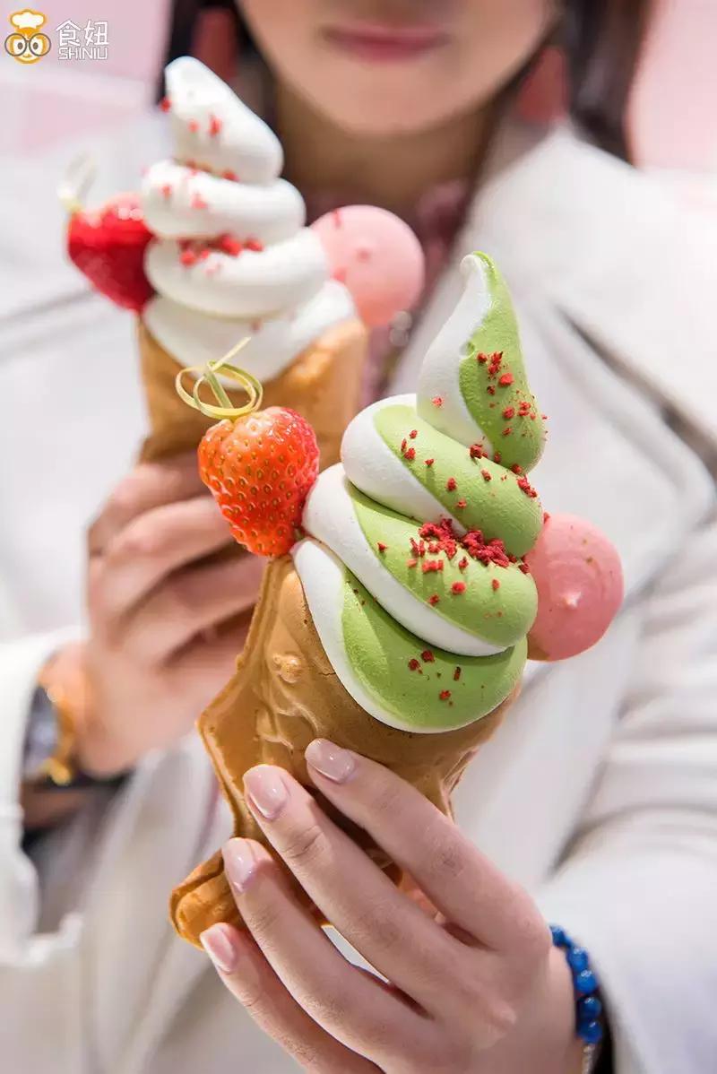 别等下课了，现在就带你去吃抹茶火锅