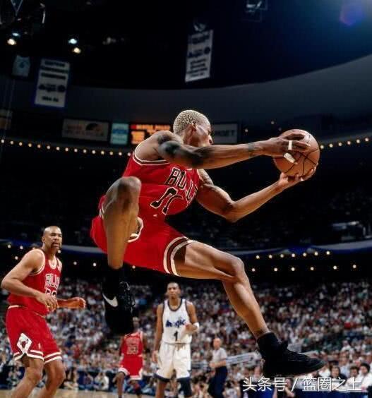 身为后卫却常常比中锋篮板球还多，除自身努力还需球队战术加成