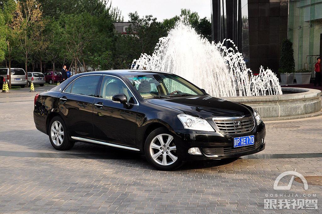 情怀老车港风丰田皇冠,情怀丰田皇冠