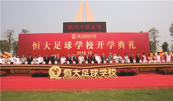 新华社发文：应学习越南“青训”，盲目自信和过度保护救不了我们