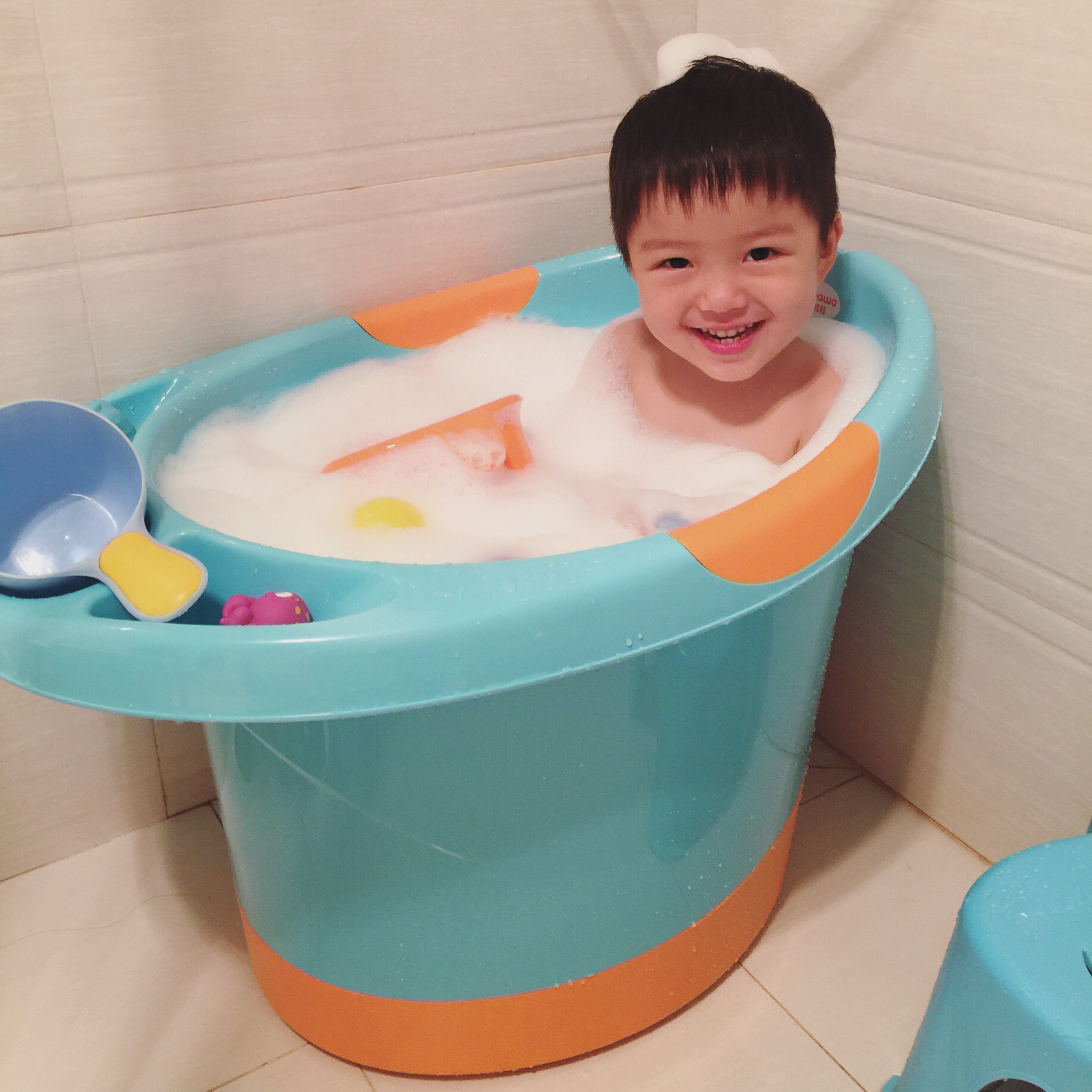 一日为母终生坚不可摧，全世界却为你流眼泪！