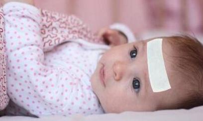 小孩突然发烧怎么办快速缓解,发烧没有药怎么紧急处理