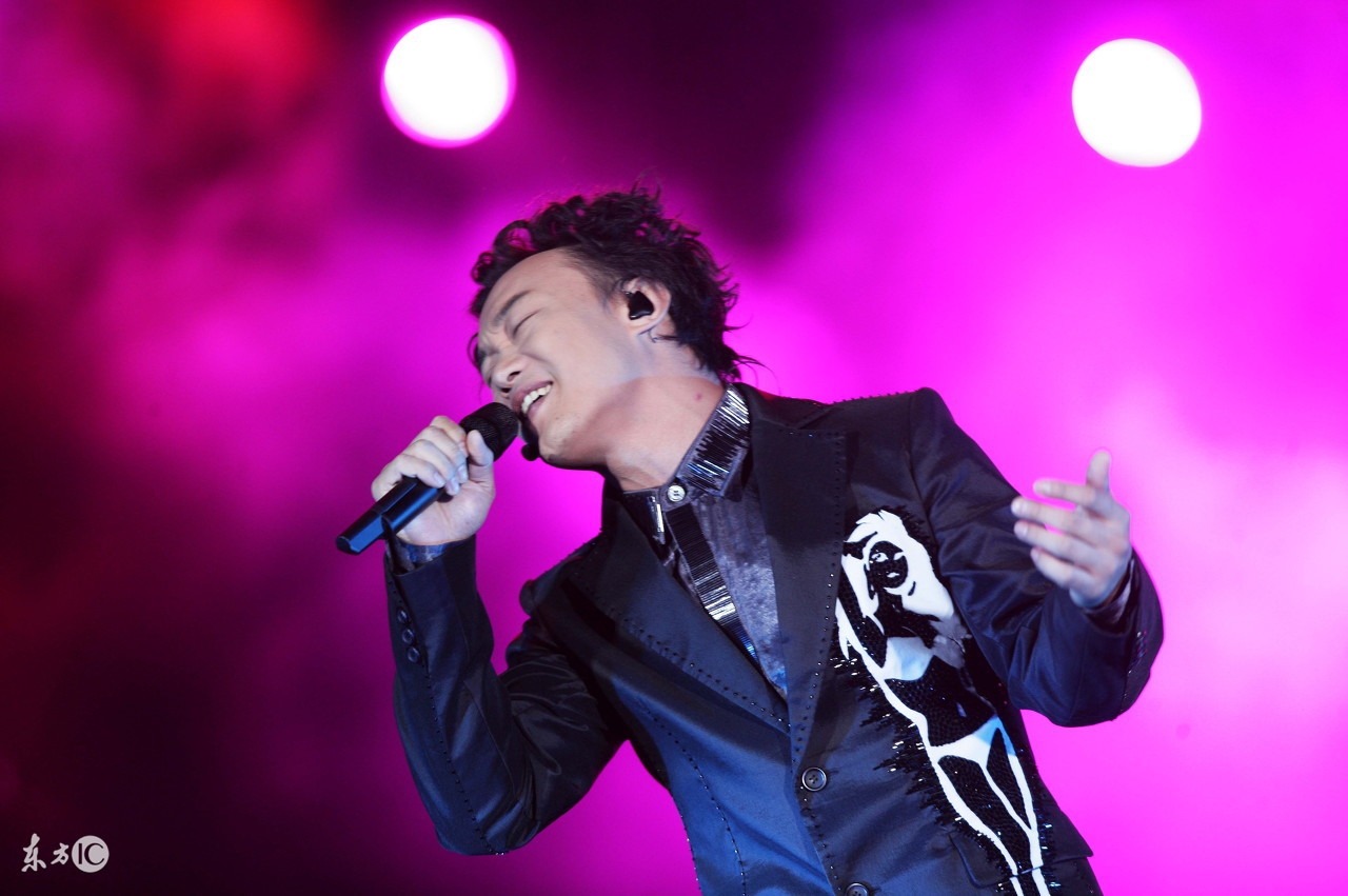 梅艳芳前辈提携后辈是本分片段,张国荣梅艳芳对后辈得提携