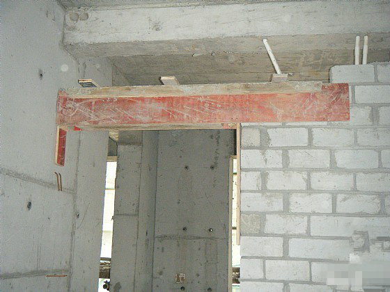 合肥新房装修，工人竟把窗户梁上钢筋给打断，果断让走人，太坑了