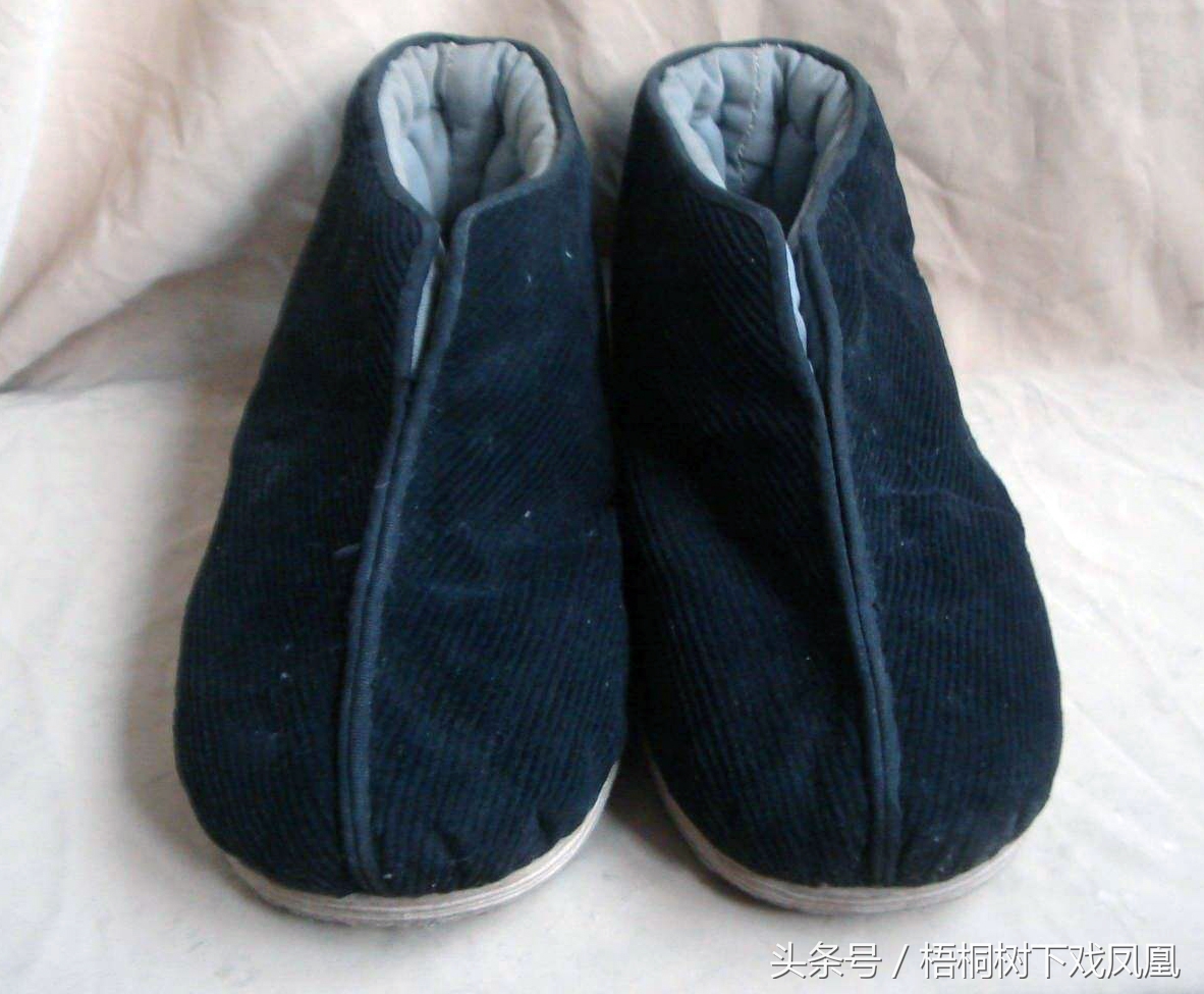 过去农村的孩子冬天穿什么,小时候农村冬天穿的鞋