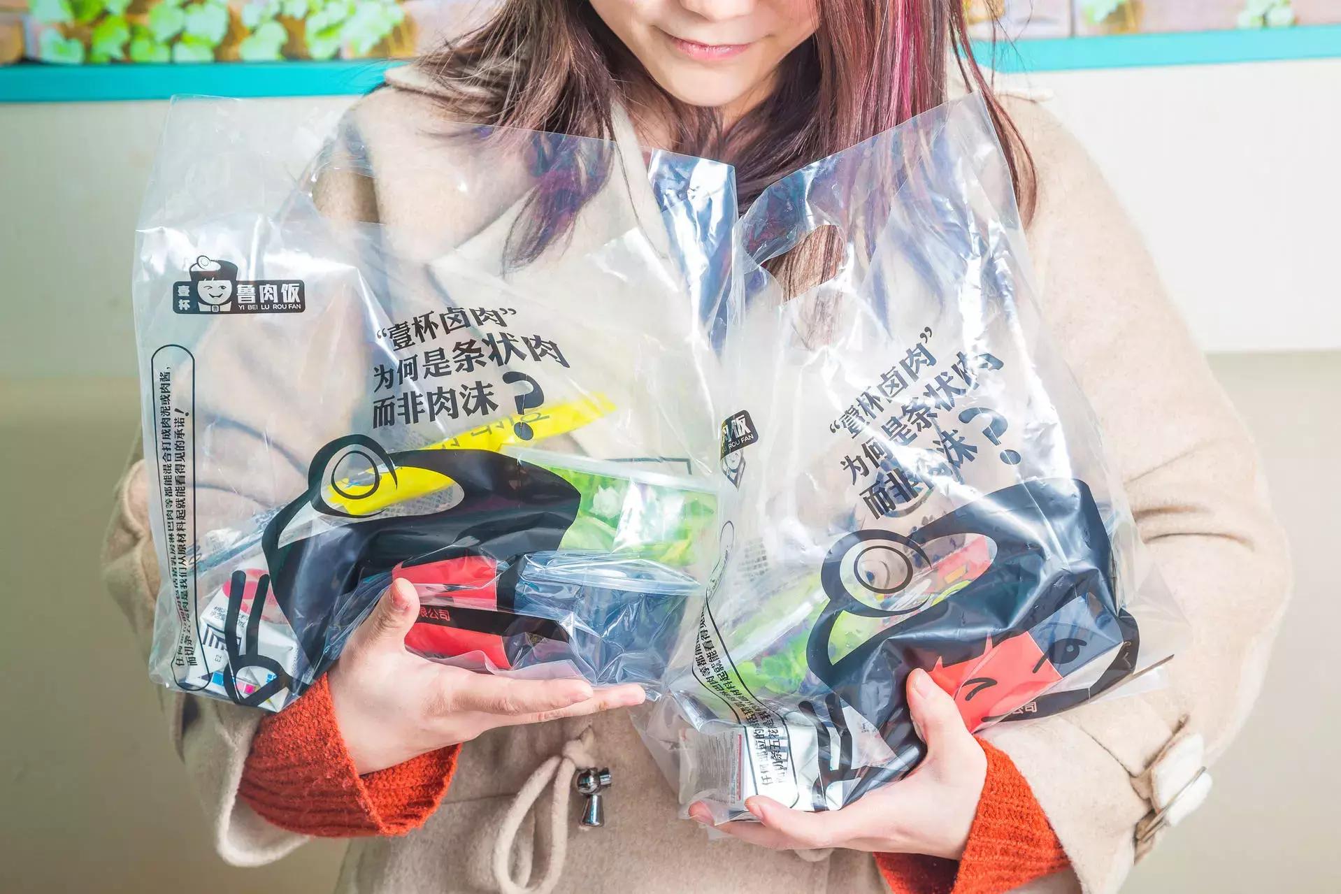 2年，1500万！她为*月天五**开了50家餐厅，卖阿信最爱的鲁肉饭！