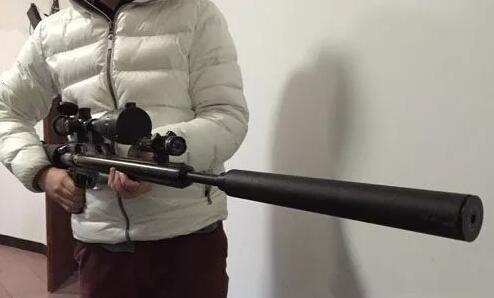 无锡一老板经营军品店里面竟然还藏着真枪！