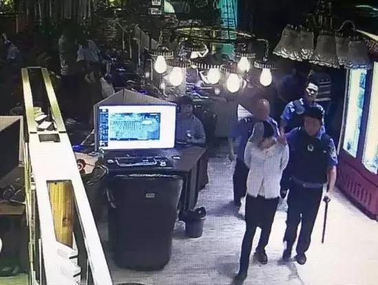 四川广元男子深夜持刀上街,广元南河抢劫事件