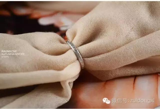 穿那么多件衣服，不如戴一条围巾