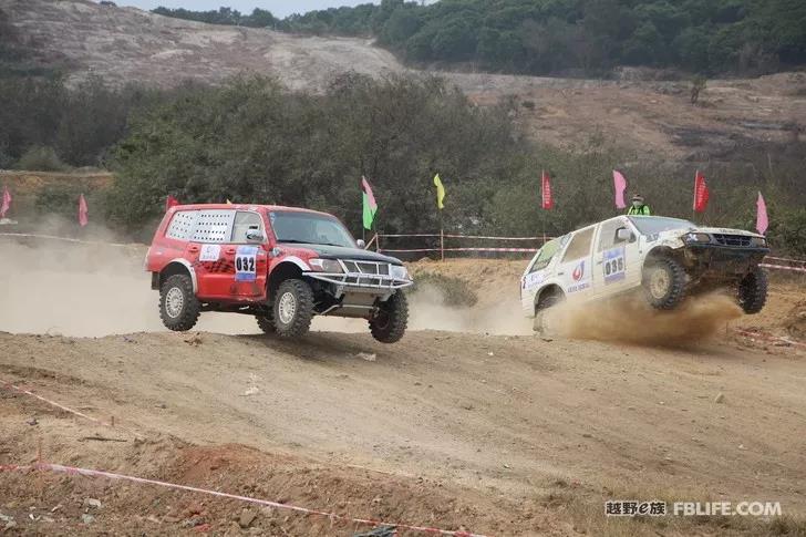 上周末，*江阳**打造了一场越野狂欢嘉年华，现场燃爆……｜自驾地理