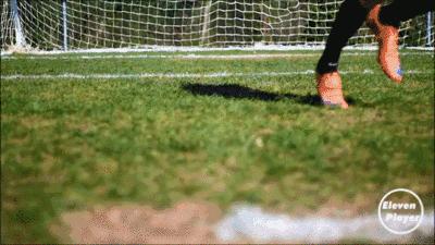 100个足球过人技巧教学,足球运球过人的方法及技巧