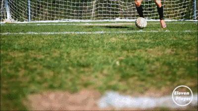 100个足球过人技巧教学,足球运球过人的方法及技巧