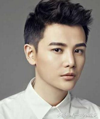 脸大男生长发怎么留好看,脸大的男生怎么自己弄发型