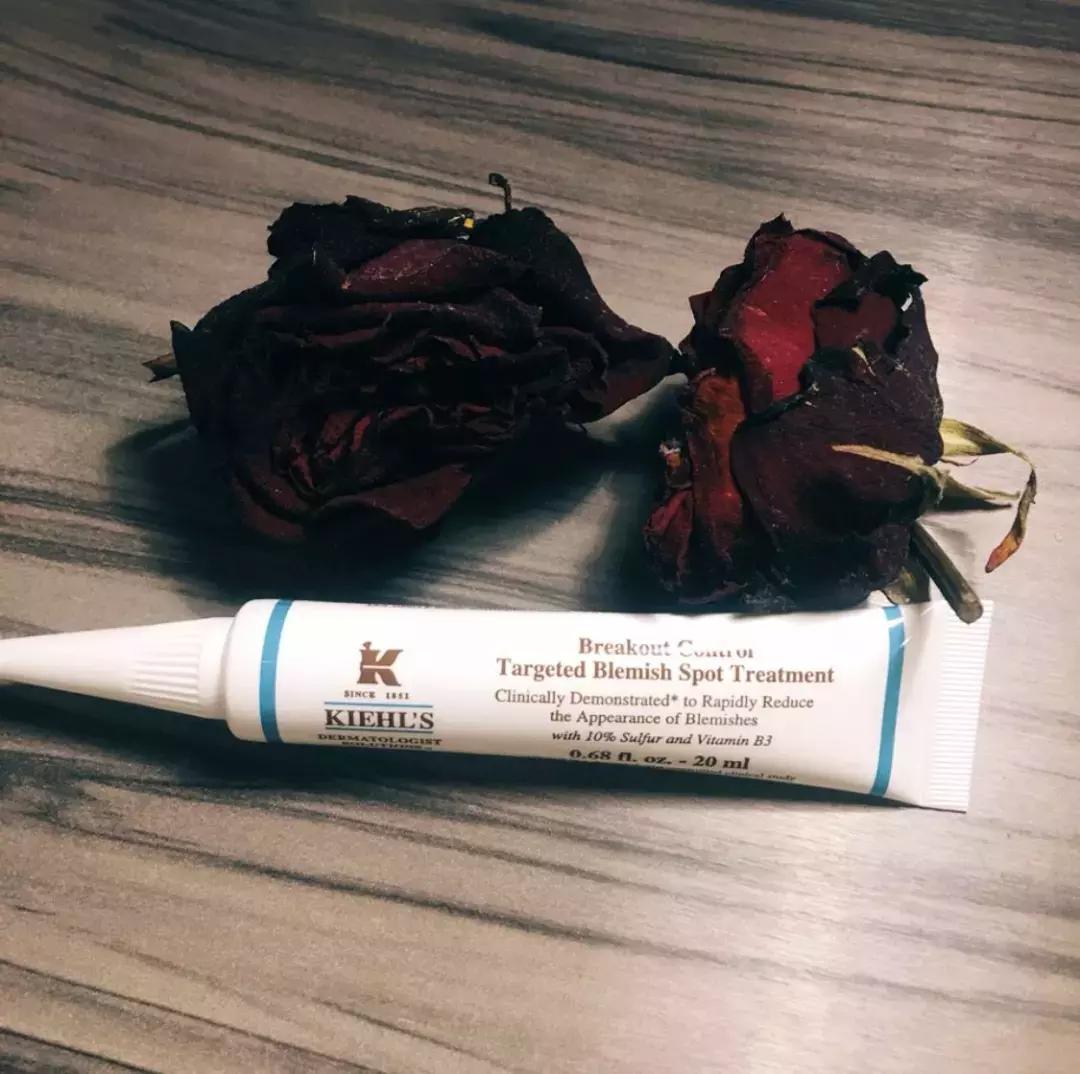 感觉脸上有痘痘但是不明显怎么办,脸上痘痘又爆发