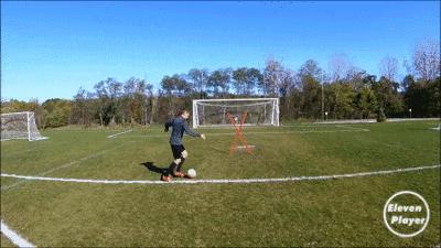 100个足球过人技巧教学,足球运球过人的方法及技巧