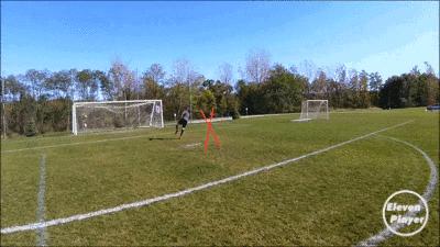 100个足球过人技巧教学,足球运球过人的方法及技巧