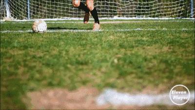 100个足球过人技巧教学,足球运球过人的方法及技巧