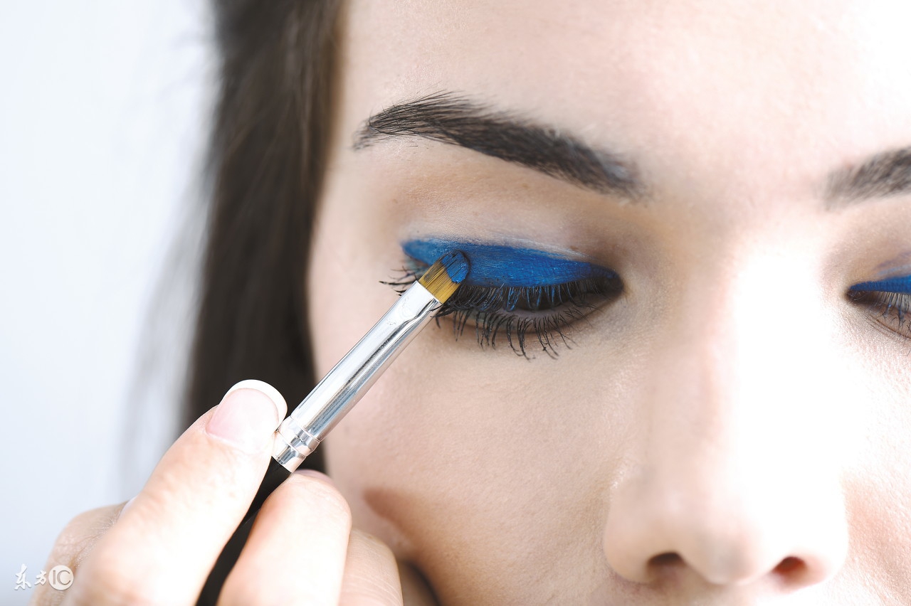 十二时辰眼皮上下跳的前兆详解,右眼皮跳什么情况呀