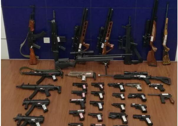 无锡一老板经营军品店里面竟然还藏着真枪！