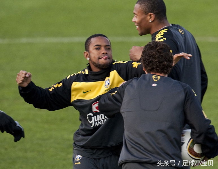 现役球员中效力过曼城的,巴西当红妖锋正式加盟曼城