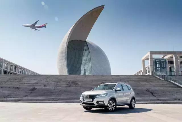 跑赢行业、亮点突出核心蓝筹大象起舞，上汽集团答卷汽车强国之路