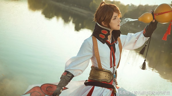 青莲剑仙十步杀一人,cos王者李白