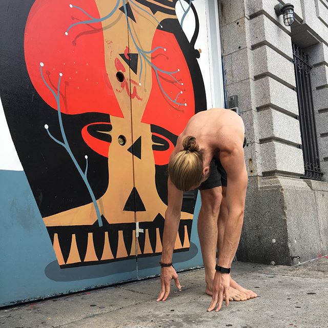 肩周炎怎么办？试试这4个瑜伽小技巧，让肩膀再也不疼！