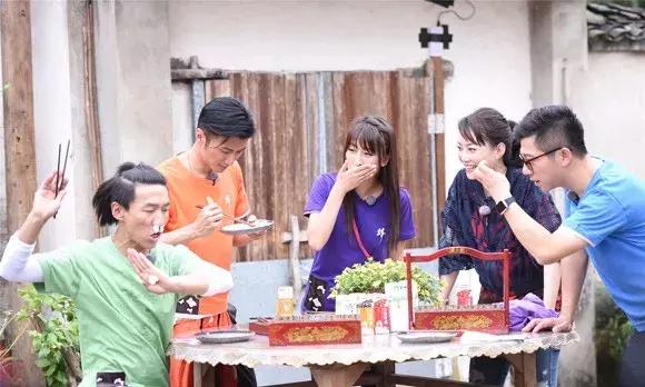 人情味浓厚的中国人,一个臭味相投的人