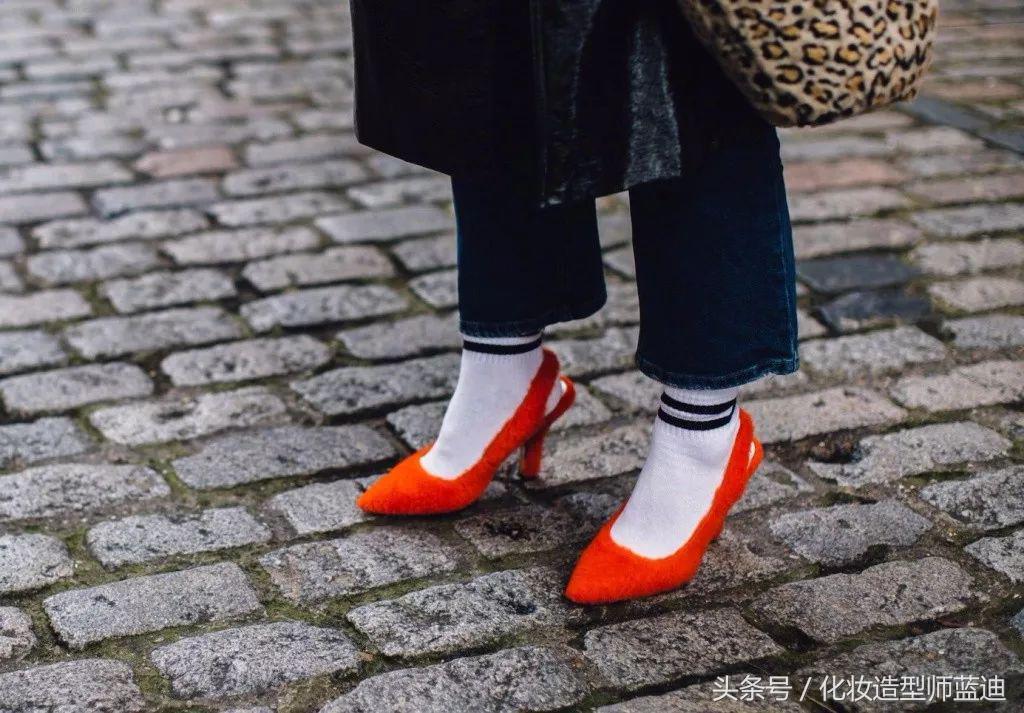 高跟鞋里面穿袜子好看吗,高跟鞋里穿什么袜子