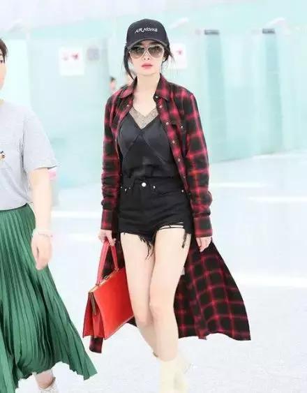 杨幂和热巴穿同款连衣裙,从杨幂赵丽颖到热巴肖战