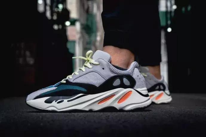 yeezy700waverunner穿搭,yeezy700waverunner真假
