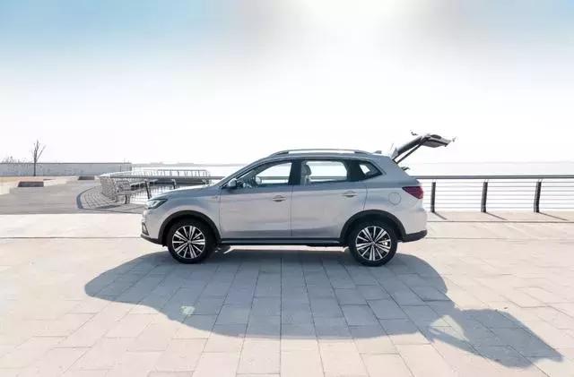 跑赢行业、亮点突出核心蓝筹大象起舞，上汽集团答卷汽车强国之路