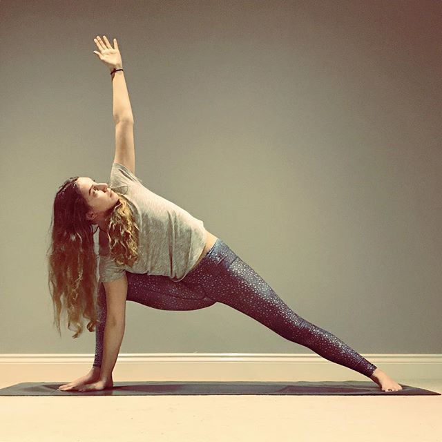 肩周炎怎么办？试试这4个瑜伽小技巧，让肩膀再也不疼！