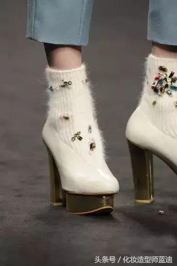 高跟鞋里面穿袜子好看吗,高跟鞋里穿什么袜子