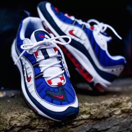 耐克大战侃爷领衔的阿迪，老爹鞋你选哪一双？