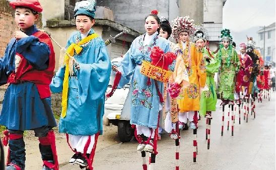 福利丨粤北越北，风景更美，邀你到丹霞灵溪过个红红火火东北年