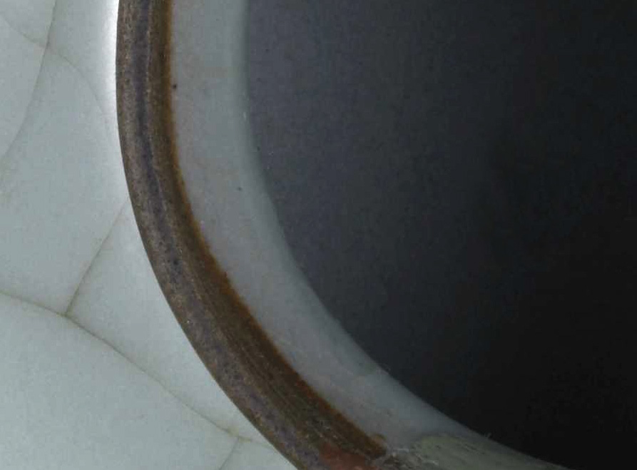 修内遗来千年，紫口铁足，纹如冰之裂