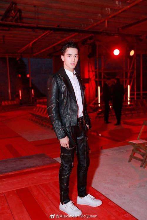 刘昊然青涩潘玮柏尴尬吴建豪乱穿衣？｜2018秋冬米兰男装周成绩单