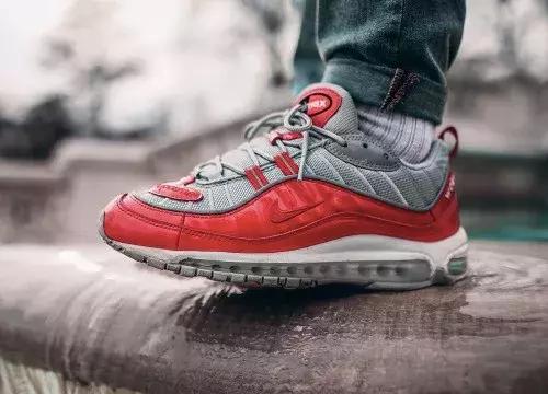 耐克大战侃爷领衔的阿迪，老爹鞋你选哪一双？