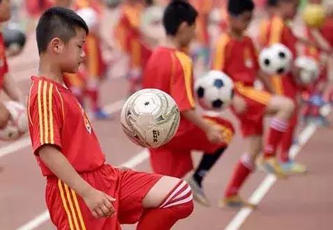 校园足球生命力在于体教结合,校园足球不要有球可踢