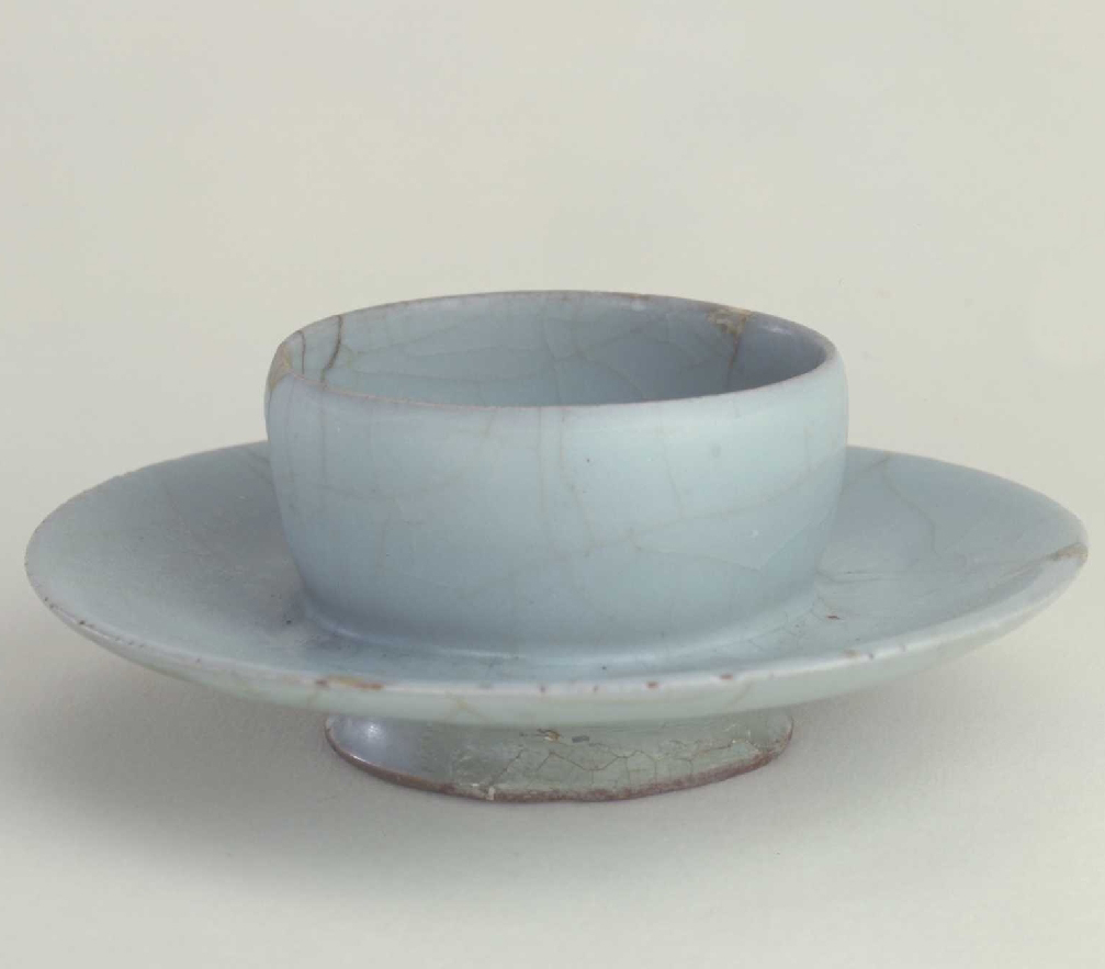 修内遗来千年，紫口铁足，纹如冰之裂