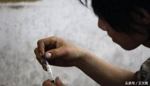 吸毒后想要在尿检后逃过一劫？吸毒后竟然往尿里加盐