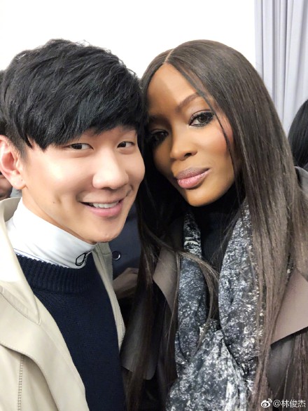 刘昊然青涩潘玮柏尴尬吴建豪乱穿衣？｜2018秋冬米兰男装周成绩单