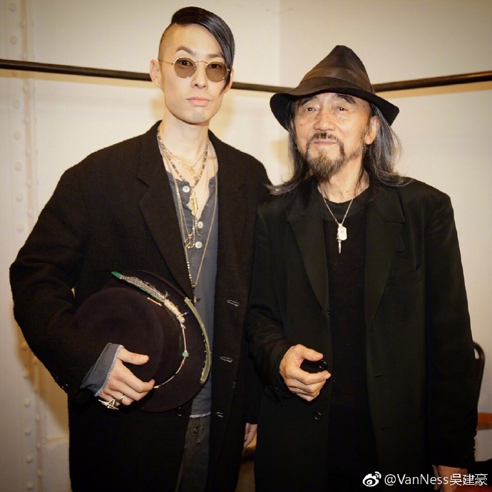 刘昊然青涩潘玮柏尴尬吴建豪乱穿衣？｜2018秋冬米兰男装周成绩单