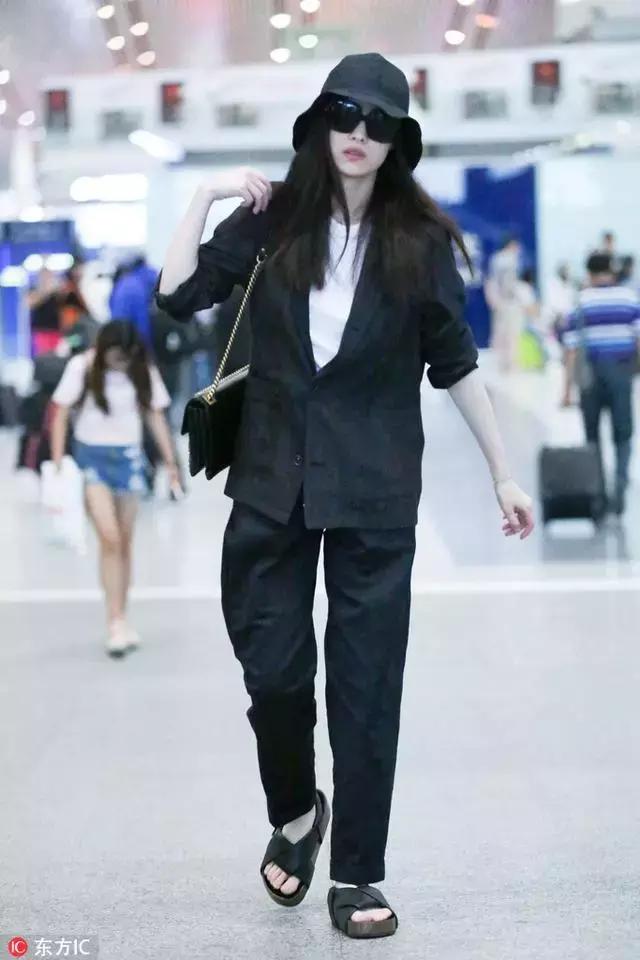 杨幂和热巴穿同款连衣裙,从杨幂赵丽颖到热巴肖战