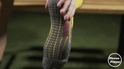 足球技巧练习,足球球鞋顶脚趾解决方案