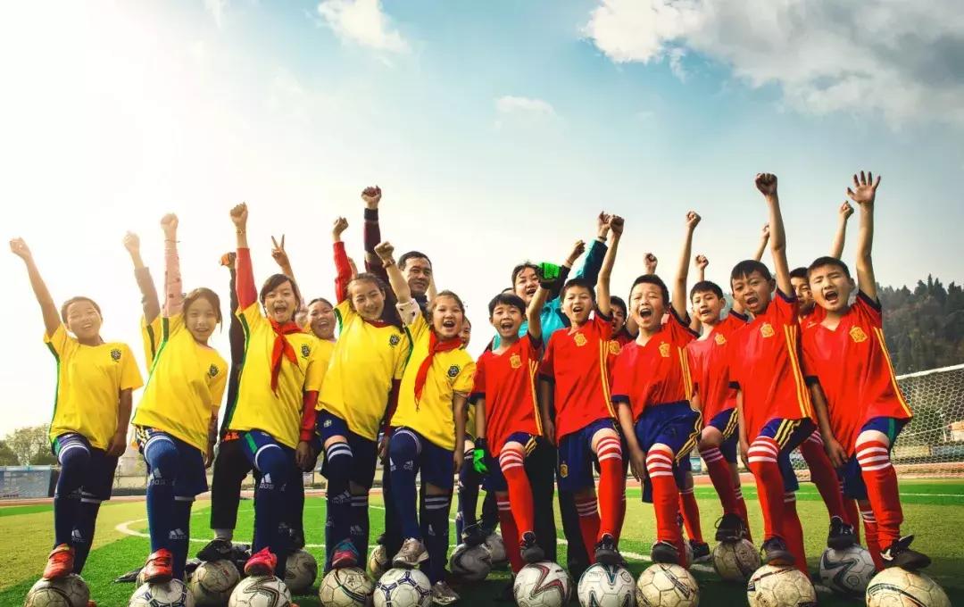 校园足球生命力在于体教结合,校园足球不要有球可踢