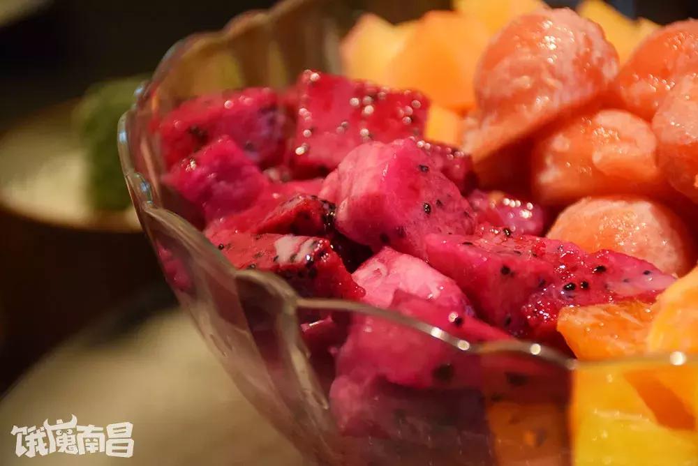 红角洲这家韩餐好偏心，妹子同行就打折，妹子越多折扣越优惠